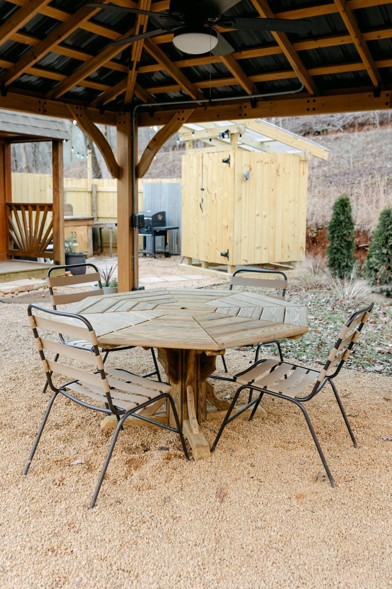 Отель Blythe Shoals Base Camp Cleveland Экстерьер фото
